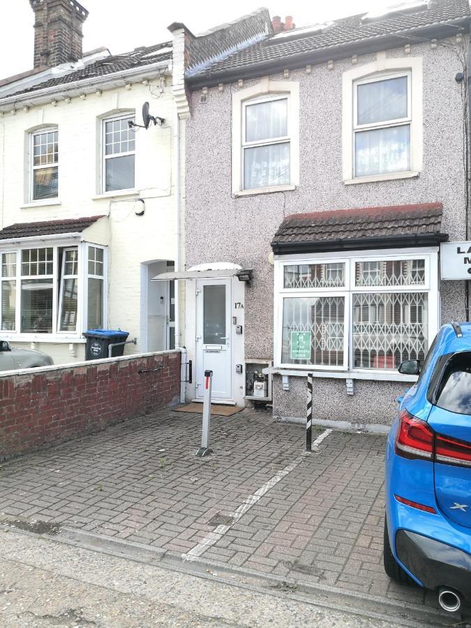 Carnation Flat A In Wembley Apartamento Londres Exterior foto